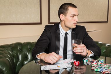 Casino poker oyuncusu
