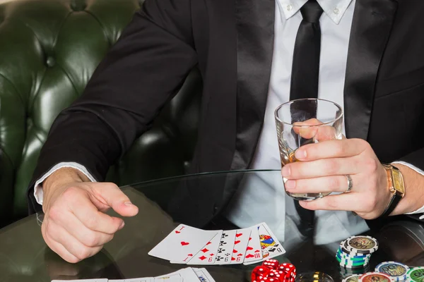 Joueur de poker au casino — Photo