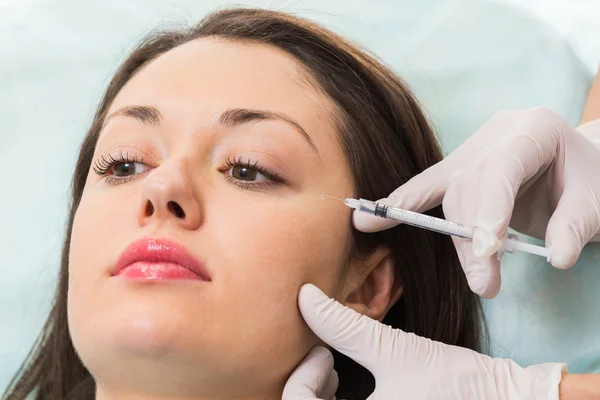 Beautician makes injection into the patient's face — Stock Photo, Image