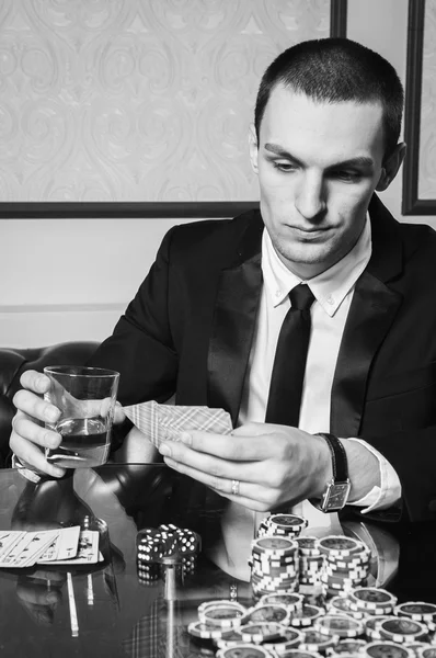 Casino poker oyuncusu