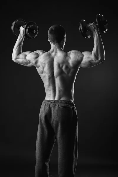 El hombre hace ejercicios con pesas —  Fotos de Stock