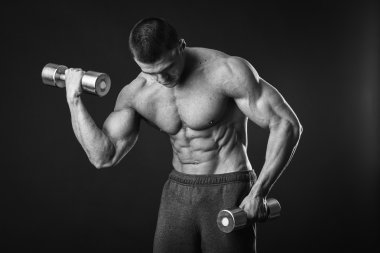 ağırlıklar ile çalışma dışarı adam