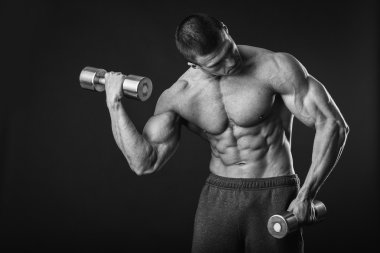 ağırlıklar ile çalışma dışarı adam