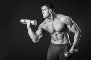 ağırlıklar ile çalışma dışarı adam