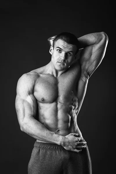 Muscular man bodybuilder — Stock Photo, Image