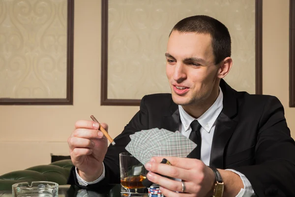 Παίκτης του πόκερ στο καζίνο — Φωτογραφία Αρχείου
