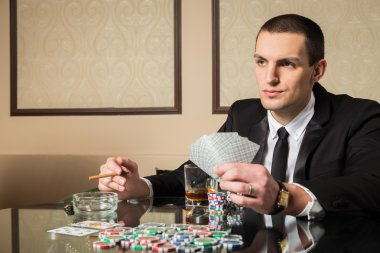 Casino poker oyuncusu