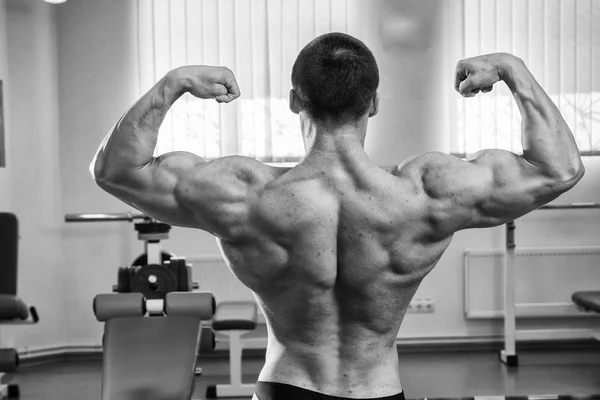 Muscular hombre culturista —  Fotos de Stock