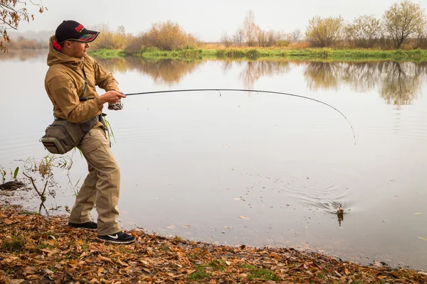 Pêcheur avec filature — Photo