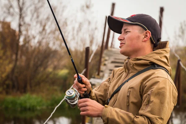 Pescador con spinning — Foto de Stock