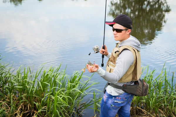 Fisherman on the river bank — Stock Photo, Image