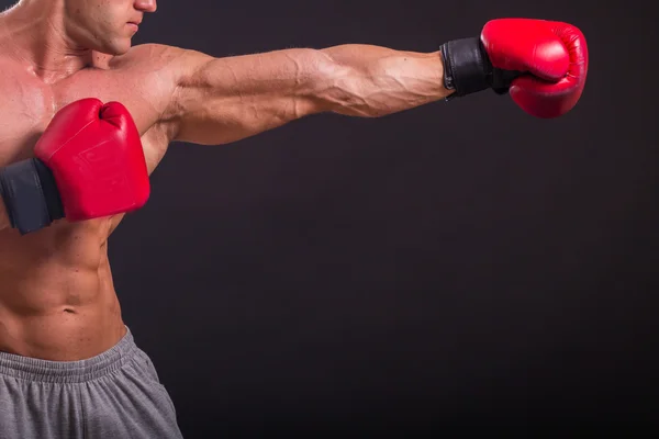 L'uomo con i guanti da boxe — Foto Stock