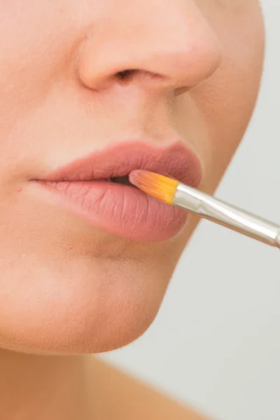 Lippen make-up proces — Stockfoto