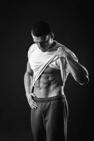 Man shows his abdominal muscles — Stock Photo, Image