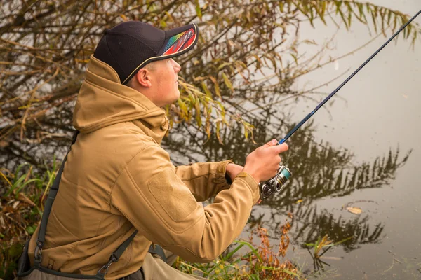 Pescador con spinning — Foto de Stock