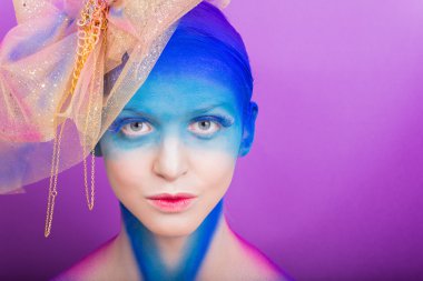 yaratıcı makyaj ile model