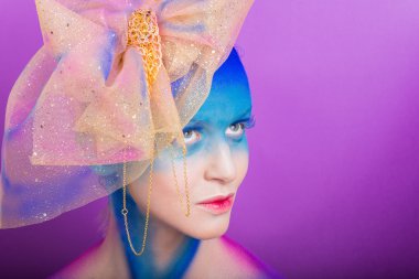 yaratıcı makyaj ile model