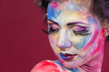 Parlak, renkli makyaj