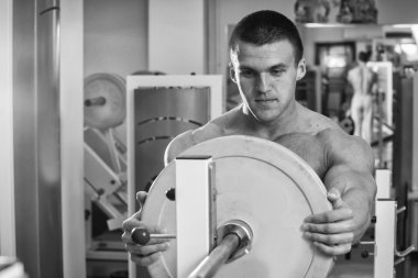 Halter alıştırmalar kılıyor