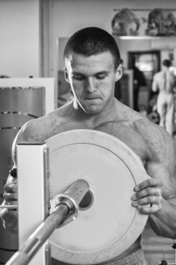 Halter alıştırmalar kılıyor