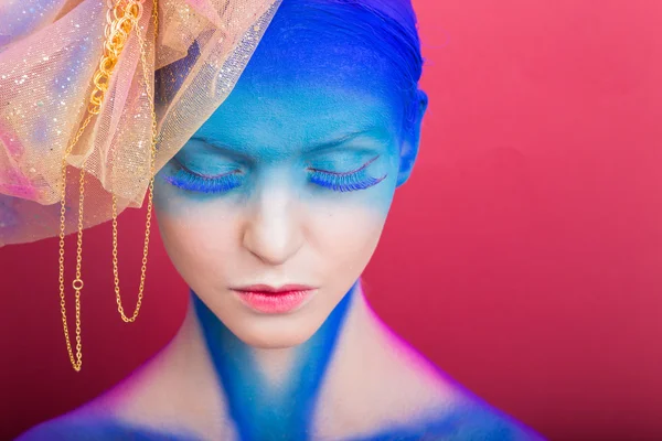 Model met creatieve make-up — Stockfoto