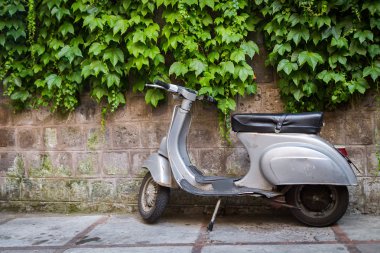 Scooter arkasında eski wal