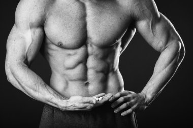 Atletik erkek diyet takviyeleri holding