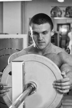 Halter alıştırmalar kılıyor