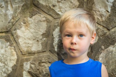 küçük sarışın çocuk