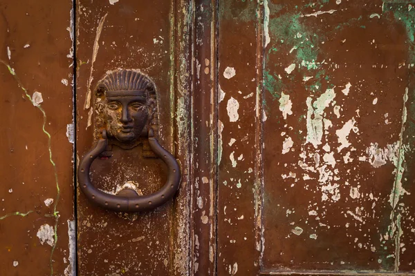 La vieja manija de la puerta — Foto de Stock