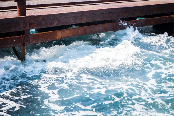 Doca de barco na costa — Fotografia de Stock