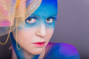 yaratıcı makyaj ile model