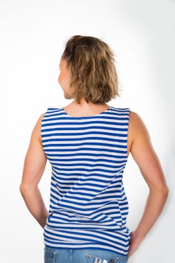 Sarışın rahat kıyafetler içinde