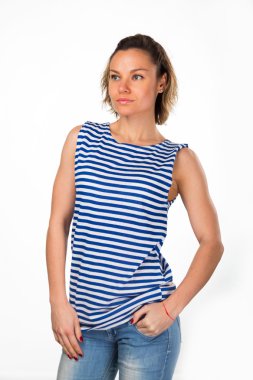 Sarışın rahat kıyafetler içinde