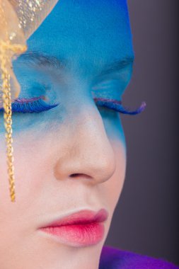 yaratıcı makyaj ile model