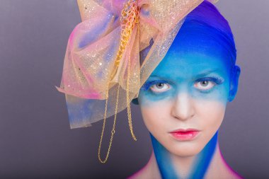 yaratıcı makyaj ile model