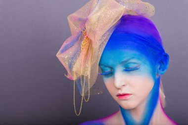 yaratıcı makyaj ile model