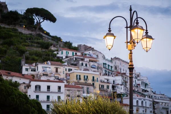 Lampada stradale alla sera — Foto Stock