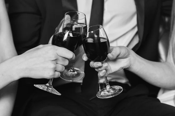 insanlar şarap içmek