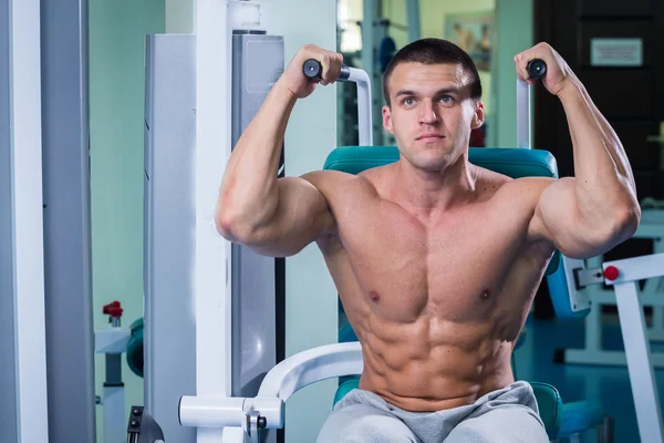Man working out with weights — Stock Photo, Image