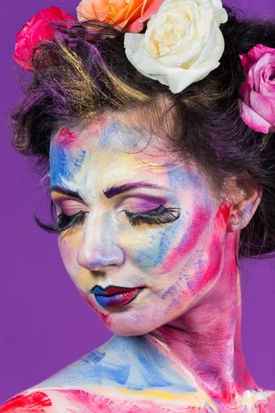 Model met kleurrijke make-up — Stockfoto