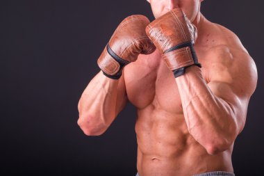 Boks eldivenleri erkekte