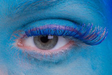 Yaratıcı göz makyajı