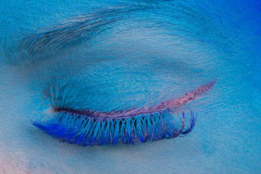 Yaratıcı göz makyajı