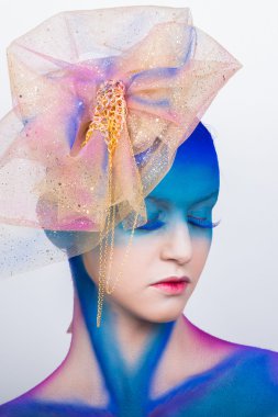 yaratıcı makyaj ile model