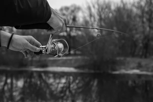 Masculino Pescador com fiação — Fotografia de Stock