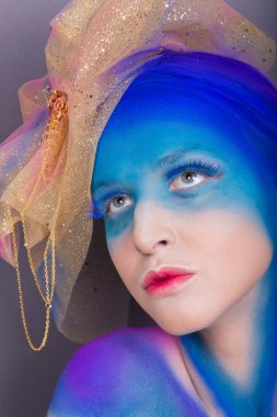 yaratıcı makyaj ile model