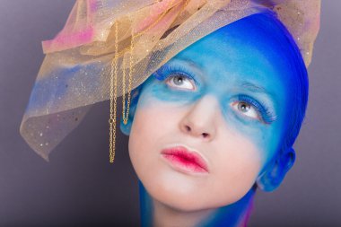 yaratıcı makyaj ile model