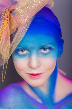 yaratıcı makyaj ile model