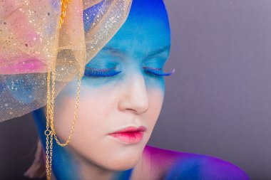 yaratıcı makyaj ile model